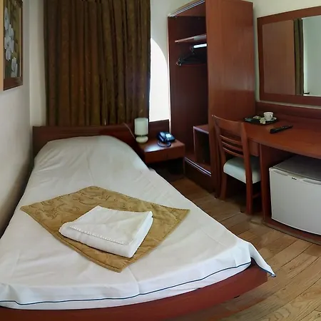 Corner House 3*
