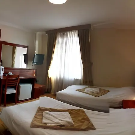 Corner House 3* Londra