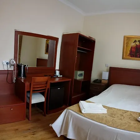 Corner House Otel
