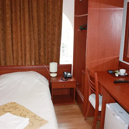 Corner House Otel 3*