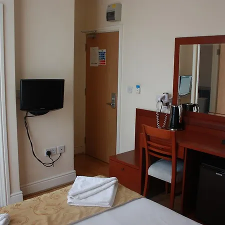 Otel Corner House 3*