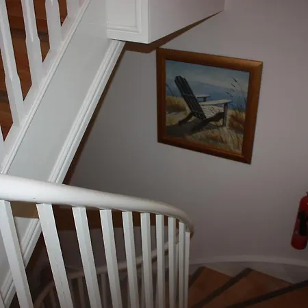 Corner House 3*