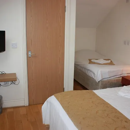 Corner House 3*