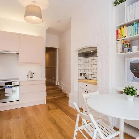 Holiday home Stylish & Modern 3 Bed Flat In Nw With Garden
