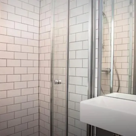 Stylish Newly Refurbished 2 Bedroom Flat With Terrace Apartment