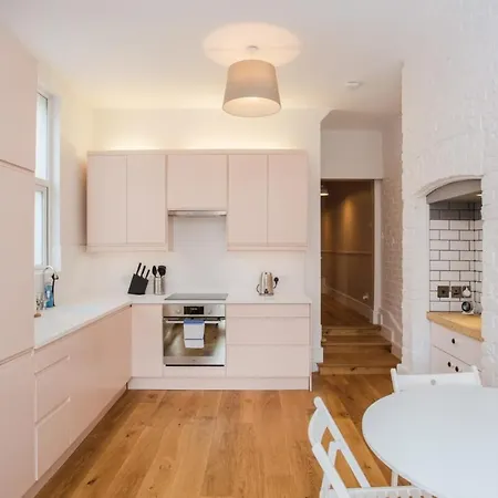 Holiday home Stylish & Modern 3 Bed Flat In Nw With Garden *