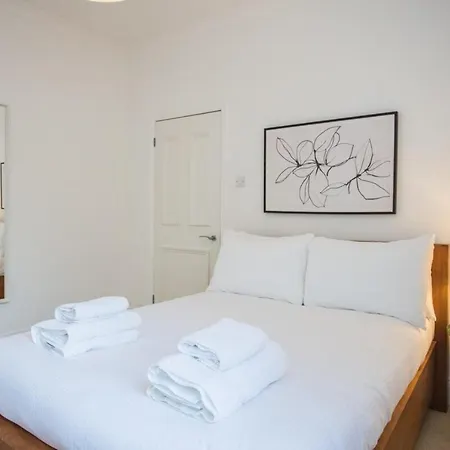 Holiday home Stylish & Modern 3 Bed Flat In Nw With Garden