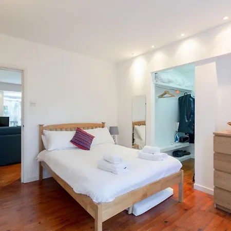 Apartment Fantastic And Bright 1 Bedroom Garden Flat London