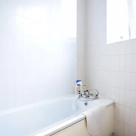 Spacious 2 Bedroom Flat In Beautiful Maida Vale