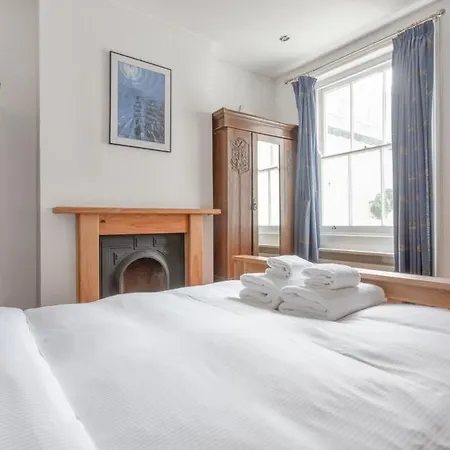 Modern 2 Bedroom Flat In