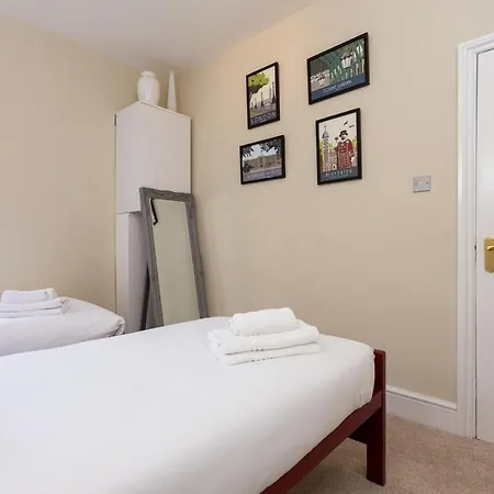 Apartment Quaint 2 Bedroom Flat - 9 Minutes Walk To Vauxhall Tube London