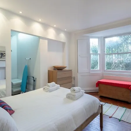 Fantastic And Bright 1 Bedroom Garden Flat * London