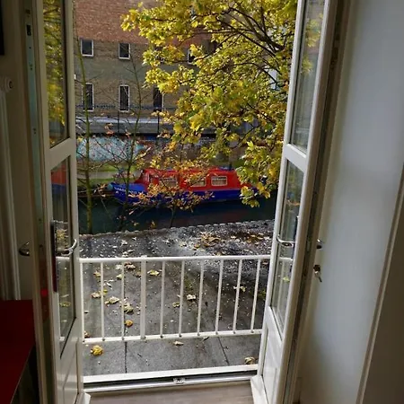 Apartment Beautiful Canalside 1-bedroom Flat With Terrace *