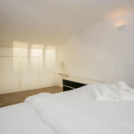 Elegant Victorian 3-bed Near Hammersmith Holiday home *