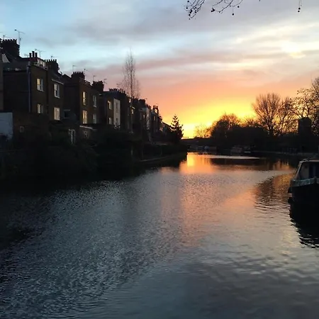 Beautiful Canalside 1-bedroom Flat With Terrace *