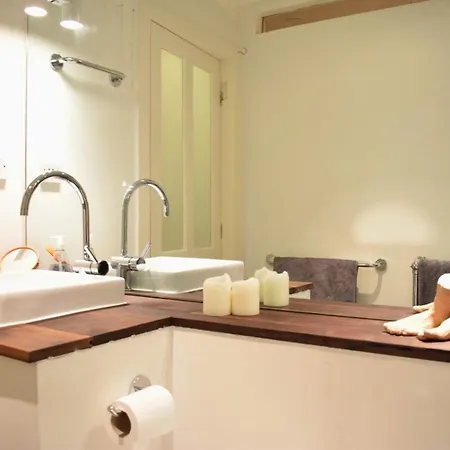 Beautiful Canalside 1-bedroom Flat With Terrace Apartment London