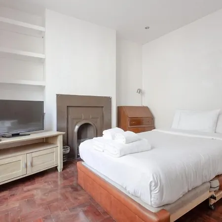 Apartment Modern 2 Bedroom Flat In