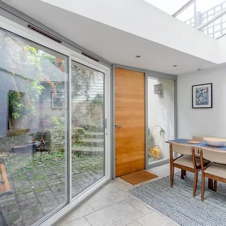 Fantastic And Bright 1 Bedroom Garden Flat * London