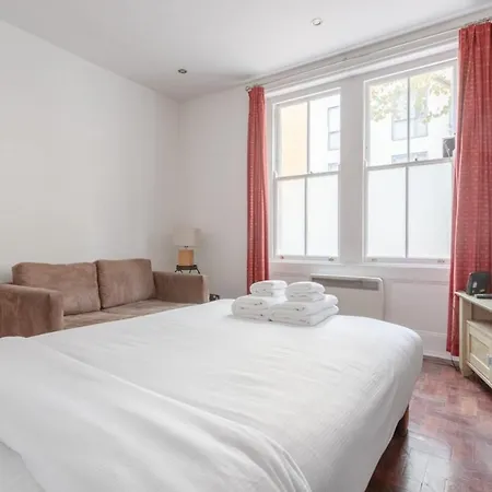 Modern 2 Bedroom Flat In