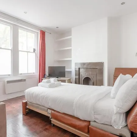 Modern 2 Bedroom Flat In *
