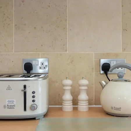 Quaint 2 Bedroom Flat - 9 Minutes Walk To Vauxhall Tube Apartment