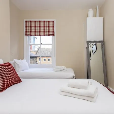 Quaint 2 Bedroom Flat - 9 Minutes Walk To Vauxhall Tube Apartment London