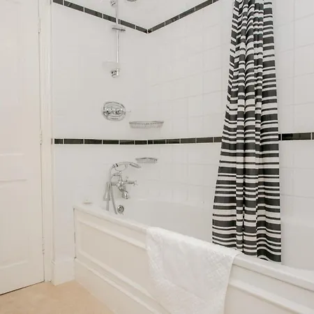Holiday home Elegant Victorian 3-bed Near Hammersmith