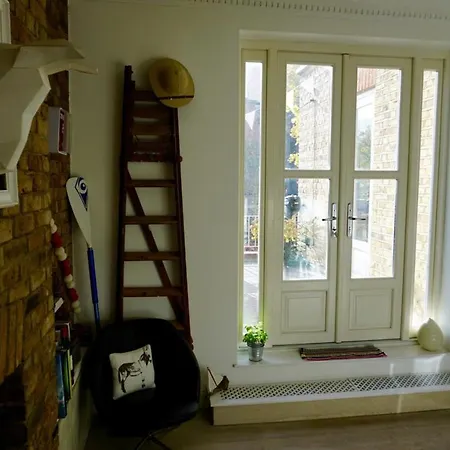 Beautiful Canalside 1-bedroom Flat With Terrace Apartment