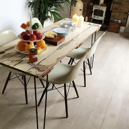 Apartment Beautiful Canalside 1-bedroom Flat With Terrace