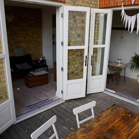 Beautiful Canalside 1-bedroom Flat With Terrace Apartment London