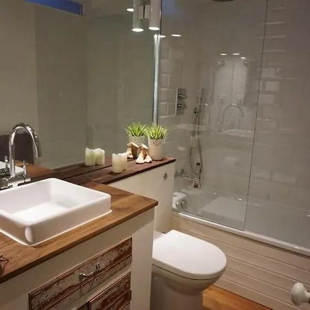 Apartment Beautiful Canalside 1-bedroom Flat With Terrace *