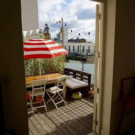 Apartment Beautiful Canalside 1-bedroom Flat With Terrace London
