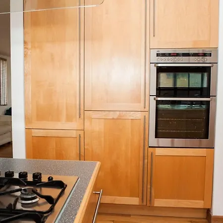 Spectacular 4-bedroom Close To Eye Apartment *