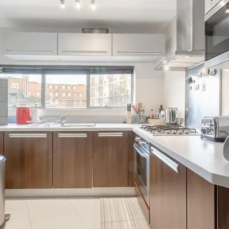 Stunning Modern In South Kensington Apartment *