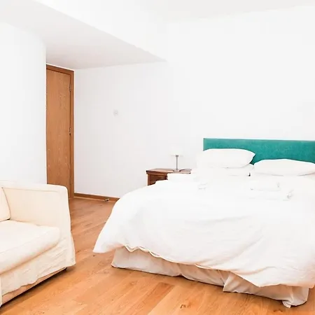 Spectacular 4-bedroom Close To Eye Apartment London