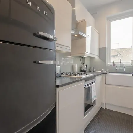 Vibrant 1 Bedroom Flat In Islington With Garden