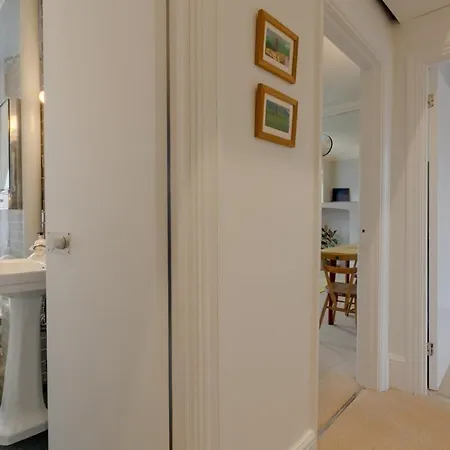 Vibrant 1 Bedroom Flat In Islington With Garden