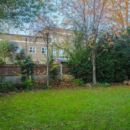 Contemporary 1bedroom Flat In Camberwell Oval * London