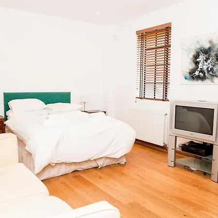 Spectacular 4-bedroom Close To Eye Apartment London