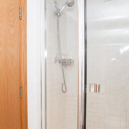 Spectacular 4-bedroom Close To Eye Apartment *