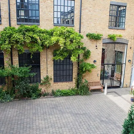 Spectacular 4-bedroom Close To Eye Apartment London