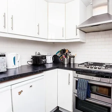 Apartment Charming Peaceful 2 Bedroom With Parking And Garden *