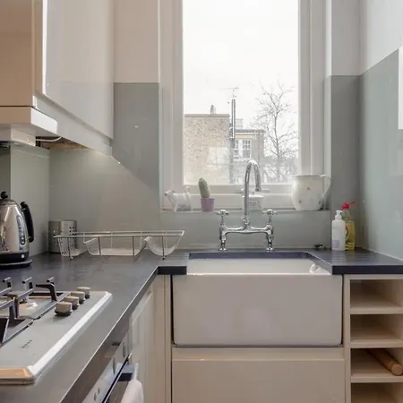 Vibrant 1 Bedroom Flat In Islington With Garden *