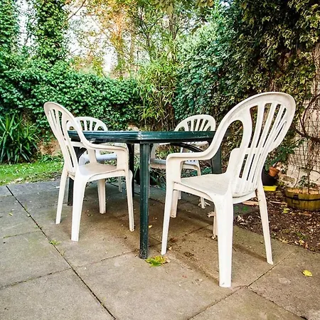 Apartment Charming Peaceful 2 Bedroom With Parking And Garden *