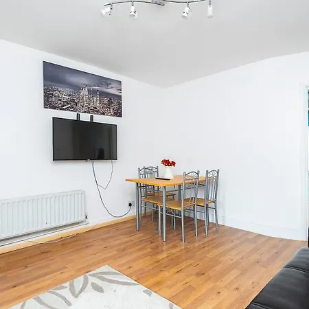 4 Bedrooms Self Catering House, Free Wifi & Netfix Holiday home