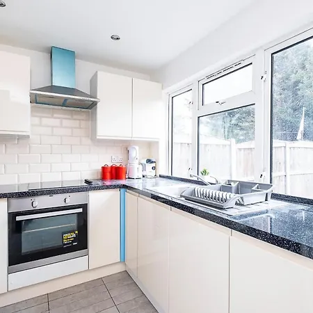 4 Bedrooms Self Catering House, Free Wifi & Netfix