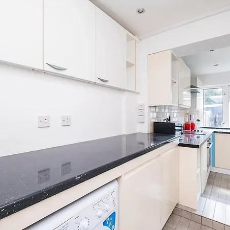 4 Bedrooms Self Catering House, Free Wifi & Netfix Holiday home