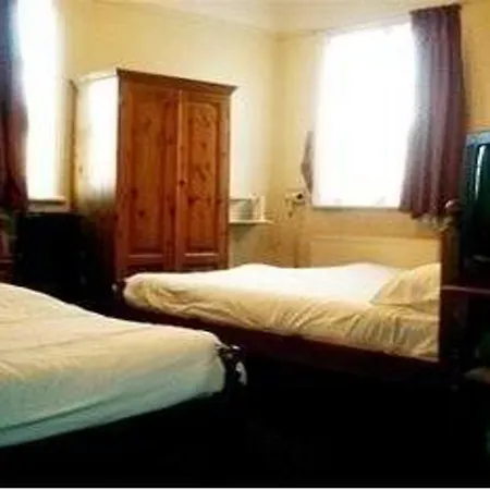 Rising Sun 3* Harrow