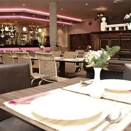 Rising Sun 3* Harrow
