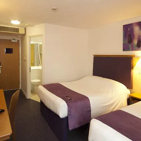 Premier London Heathrow Airport T2 & T3 - Bath Road 3*